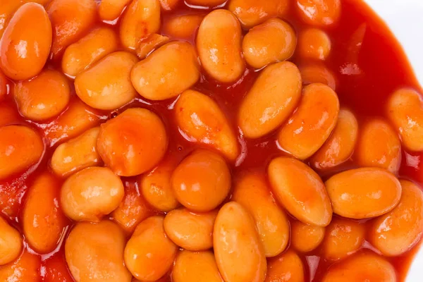 煮込んだ豆をトマトソースで煮込み 皿の断片のトップビュー — ストック写真