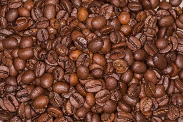 ローストコーヒー豆の山 トップビュー — ストック写真