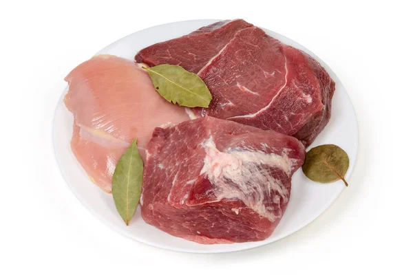 白を基調とした白い皿の上に 焼き立ての骨のない豚肉 牛肉の大きな部分 — ストック写真