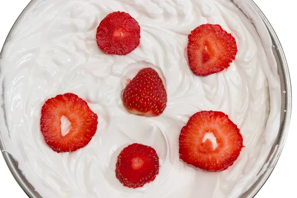 Crème Fouettée Décorée Avec Des Tranches Une Fraise Fraîche Dans — Photo