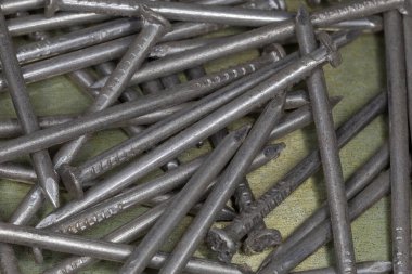 Orta boy çelik çiviler, üst görünüm yakın çekim, arka grup