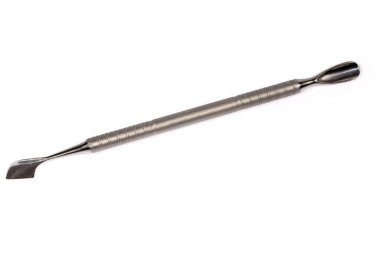 Paslanmaz çelik çift taraflı tırnak makası ve beyaz arka planda tırnak bakımı için kesici.