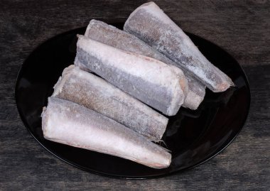 Arjantin hake 'sinin pişmemiş donmuş cesetleri mi, yoksa kafasız ve kuyruklu hake hubbsi mi?