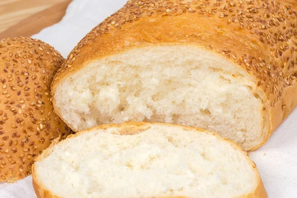 Weizenbrot Vor Dem Backen Mit Sesam Bestreut Textur Nahaufnahme Selektivem — Stockfoto