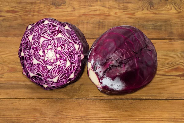 One Whole One Half Heads Red Cabbage Old Rustic Table — Stock Photo, Image