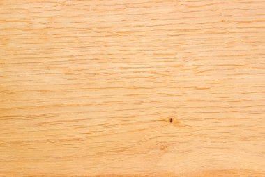 Açık renkli meşe kalasının boylamında ahşap yüzeyin dokusu, yakın plan, arka plan.