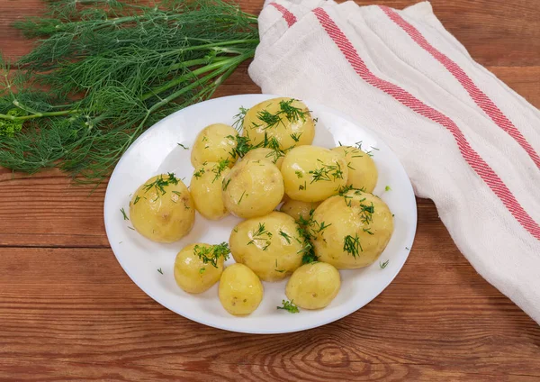 Gekochte Ganze Gelbe Junge Kartoffeln Mit Butter Bestreut Mit Frisch — Stockfoto