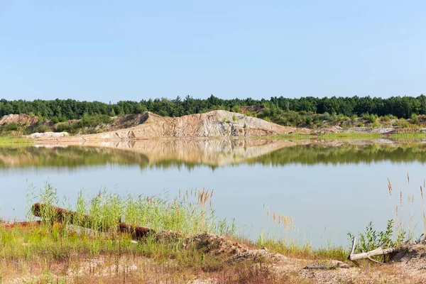 Shallow Lake Site Abandoned Quarry Ilmenite Ore Dumps Bank Forest — Stock Photo, Image