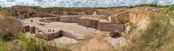 Operating Quarry Extraction Red Granite Summer Day Sky Clouds Wide — Stock Photo, Image