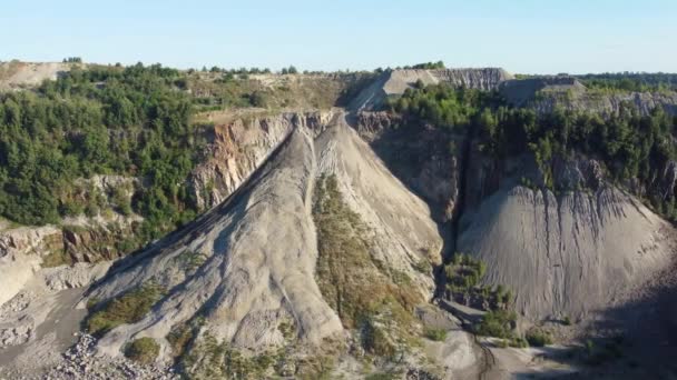 Avfallsberg Dumpar Granit Stenbrott Lutning Antenn Utsikt — Stockvideo