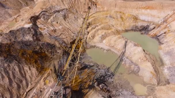 Boom Excavatrice Pied Creuse Minerai Ilménite Dans Carrière Vue Aérienne — Video