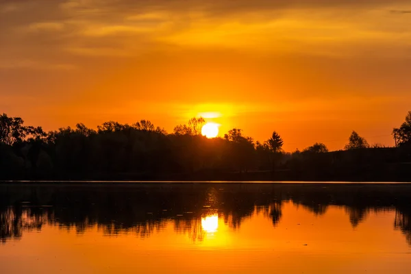 Lever de soleil sur l'étang — Photo