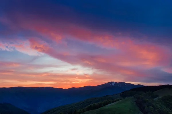 Sonnenuntergang in den Karpaten — Stockfoto