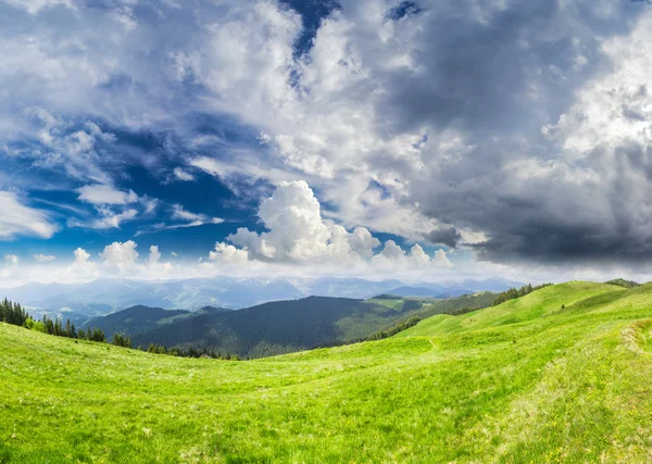 Karpatenlandschaft — Stockfoto