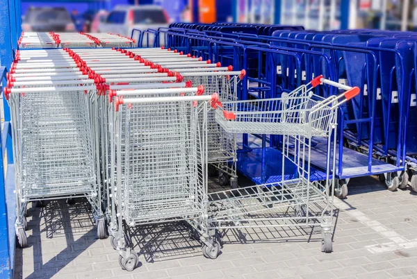 alışveriş arabaları