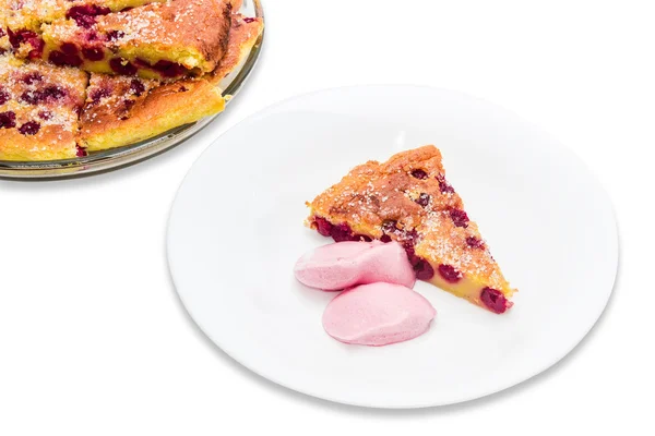 Clafoutis de cereja e sorvete — Fotografia de Stock