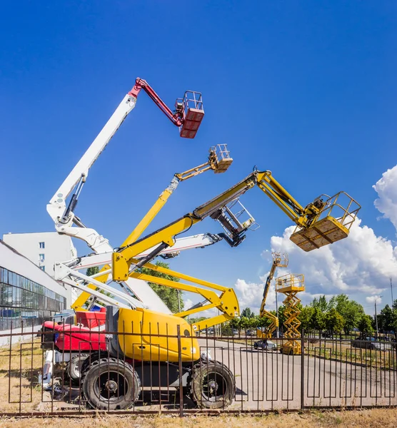 Several various self propelled articulated boom lift and scissor — Stock Photo, Image