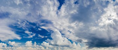 Cumulonimbus bulut ile gökyüzü