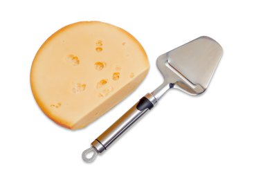 Peynir ve peynir dilimleyici hafif bir arka plan üzerinde parça