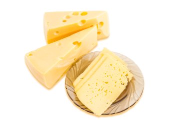 Peynir ve dilimlenmiş peynir bir daire üzerinde iki adet