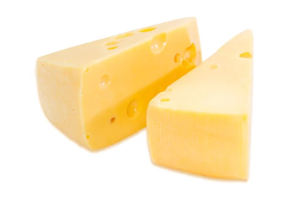 Dva kusy sýra na světlém pozadí — Stock fotografie