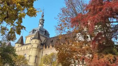 Budapeşte, Vajdahunyad Şatosu 'ndaki tarım müzesi binasının batı cephesi.