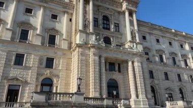 Hofburg, Viyana 'nın Yeni Şatosu' nun güneydoğu cephesi