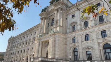 Hofburg, Viyana 'nın Yeni Şatosu' nun güneydoğu cephesi