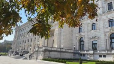 Hofburg, Viyana 'nın Yeni Şatosu' nun güneydoğu cephesi