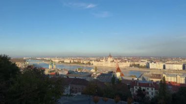 Budapeşte 'nin sol kıyısı. Macaristan Balıkçı Kalesi' nden.
