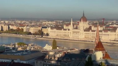 Budapeşte 'nin sol kıyısı. Macaristan Balıkçı Kalesi' nden.