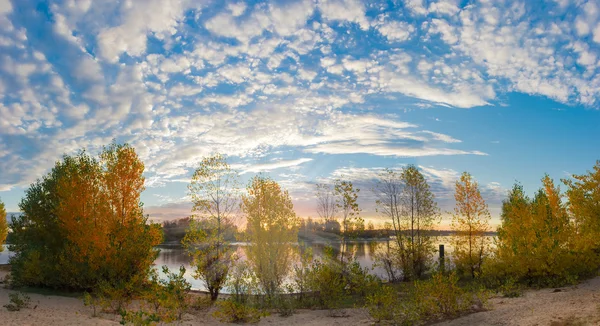Sunrise on the river autumn — Stockfoto
