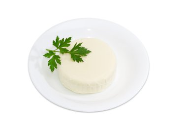Beyaz bir tabak üzerinde Mozzarella peyniri