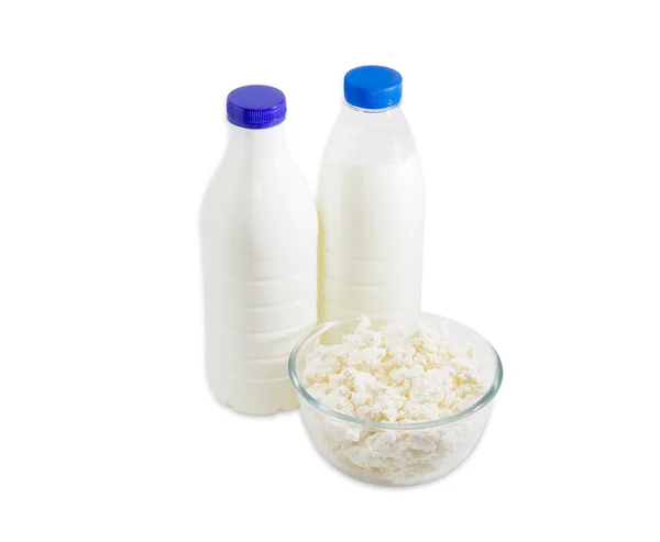 Молочные продукты на светлом фоне — стоковое фото