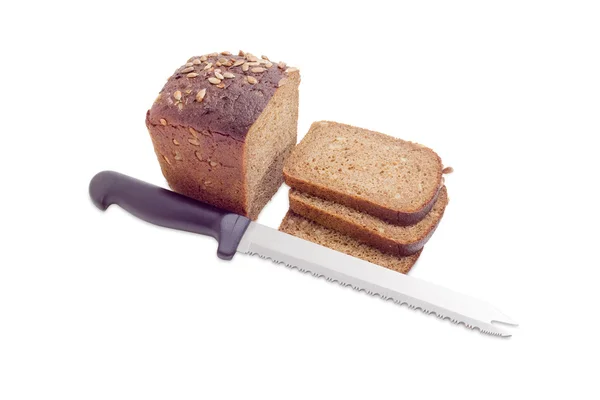 Chleb razowy z ziarno słoneczników i kuchni nóż — Zdjęcie stockowe