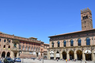 Emilia-Romagna 'da ortaçağ sarayları olan Piazza Maggiore