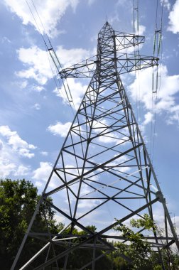 kule mavi gökyüzü güç hatları