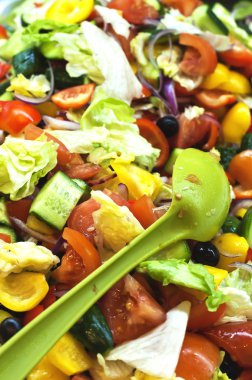 Taze sebze salatası.