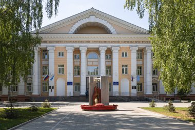 Rusya Acil Durum Bakanlığı Kırmızı Yangın Anıtı ve Devlet İtfaiye Teşkilatı Ural Enstitüsü