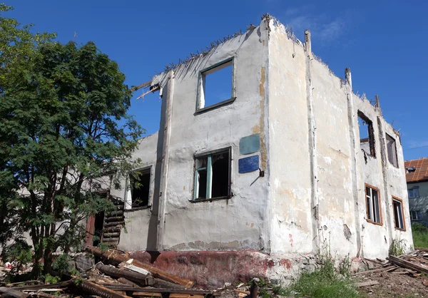 Vecchia casa distrutta in Russia Fotografia Stock
