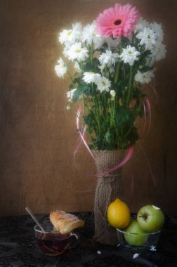 Bahar eski tarzı natürmort