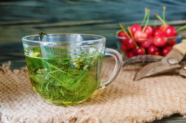 Herbal tea with mint and thyme — Stock Photo, Image