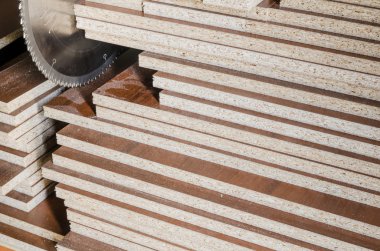 Yönetim Kurulu Sunta parçalar kesip