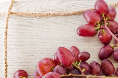 ahşap arka plan üzerinde kırsal meyve