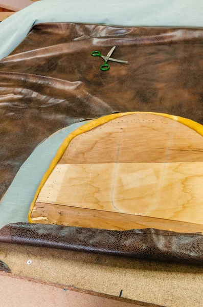 Banner of old worn-out furniture, in the workshop, working process. — Stock Photo, Image