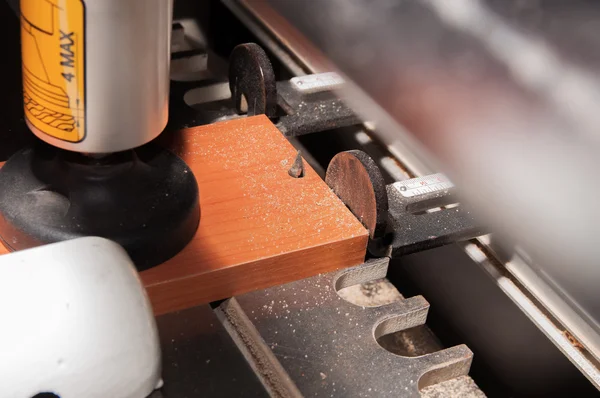 Electrofret knippen de keuken countertop voor installatie van keukenapparatuur — Stockfoto