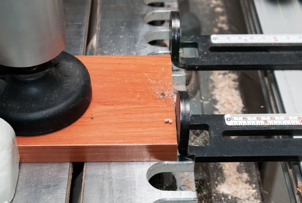 Macchina elettrica per la lavorazione del legno per la foratura del legno e dettagli — Foto Stock