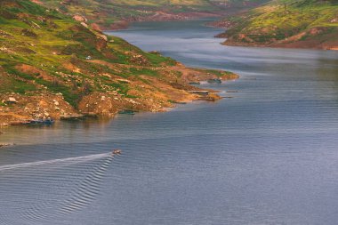Dam Khun Dan Pra Kan Cho, Nakhonnayok, Tayland 'da dağ geçmişine sahip bir resoervoir.