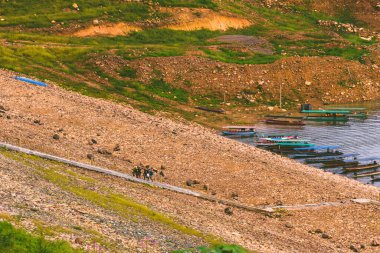 Dam Khun Dan Pra Kan Cho, Nakhonnayok, Tayland 'da dağ geçmişine sahip bir resoervoir.
