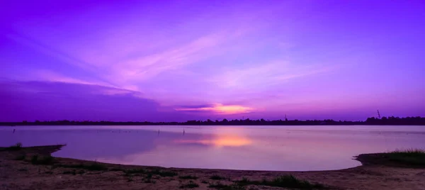 Fond Panoramique Attrayant Ciel Vibrant Lac — Photo